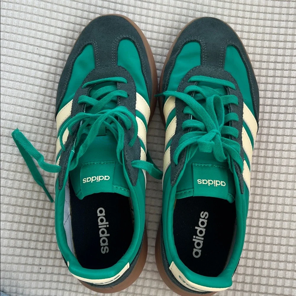 Adidas Barreda Decode men’s 8 women’s 10
Green - Picture 6 of 6